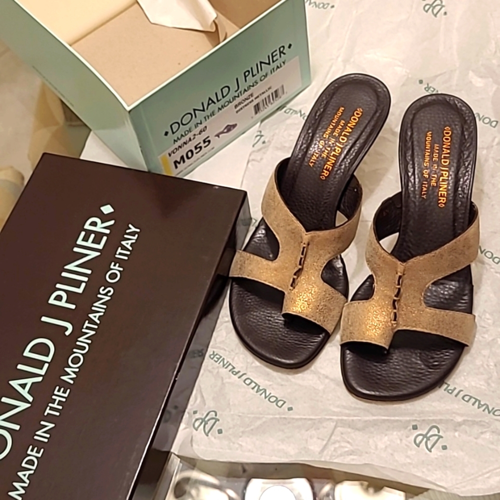 Donald J Pluner size 5 1/2 M